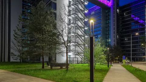 La iluminación solar autónoma ofrece una solución rentable y no invasiva para las Ten Towers de Múnich.
