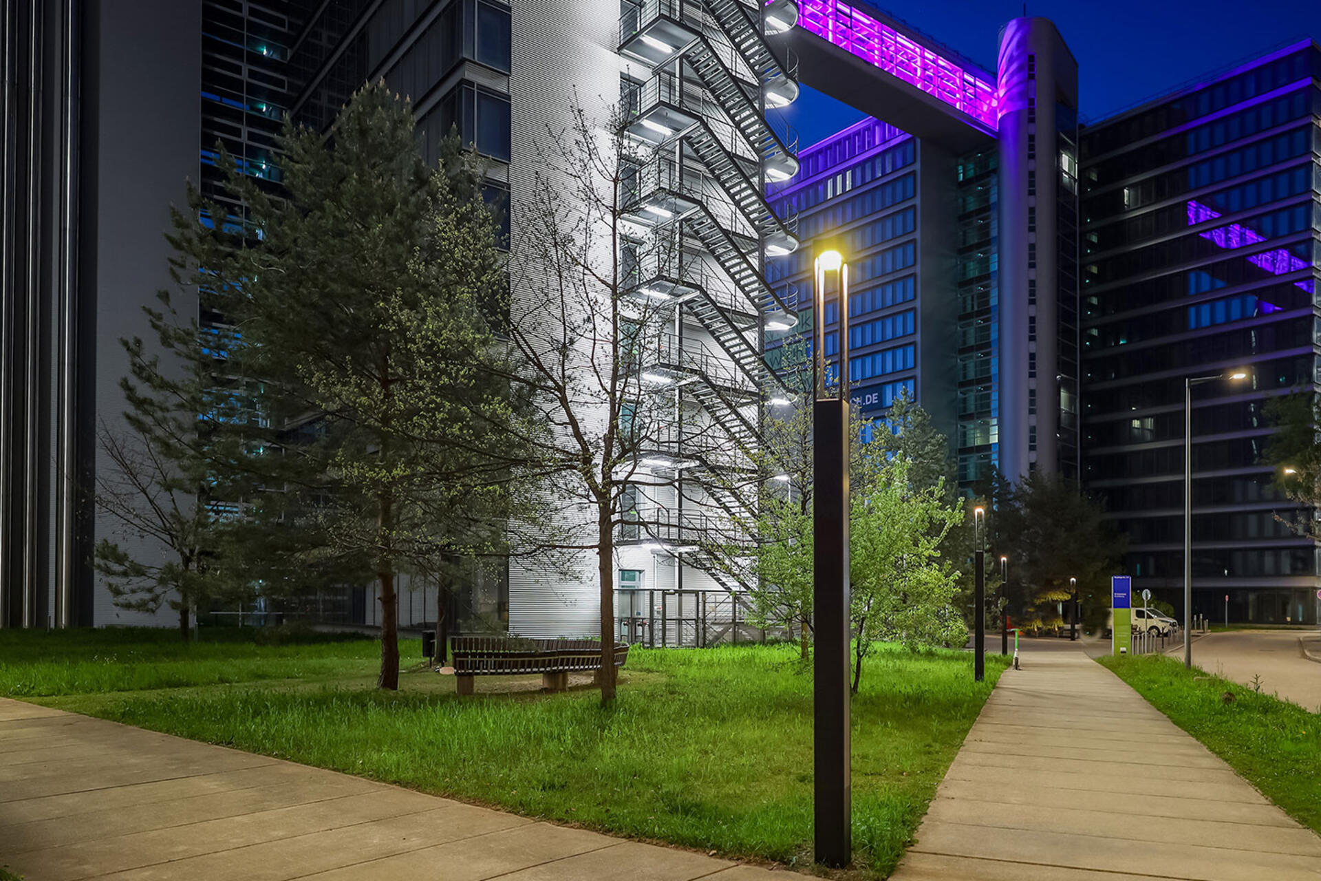 La iluminación solar autónoma ofrece una solución rentable y no invasiva para las Ten Towers de Múnich.